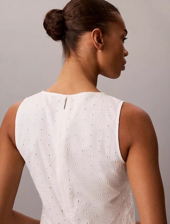 Vestido midi con bordado Vestido midi con bordado