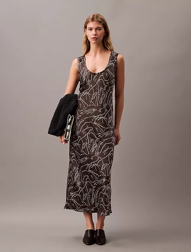 Vestido midi con estampado de satén arrugado Vestido midi con estampado de satén arrugado