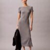 Vestido midi liso y ajustado Vestido midi liso y ajustado