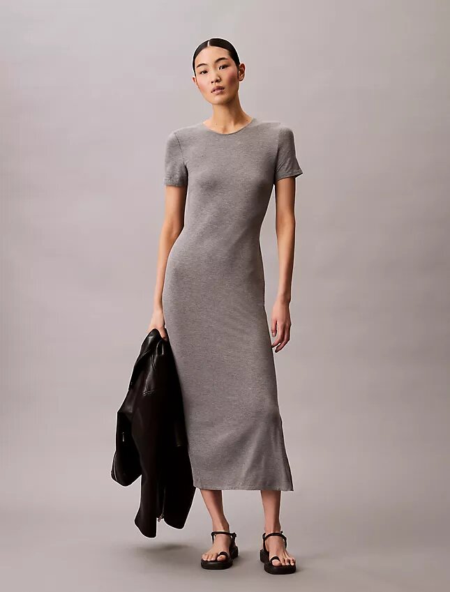 Vestido midi liso y ajustado Vestido midi liso y ajustado