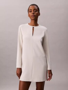 Vestido mini entallado de crepé Vestido mini entallado de crepé