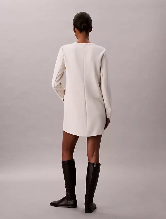 Vestido mini entallado de crepé Vestido mini entallado de crepé