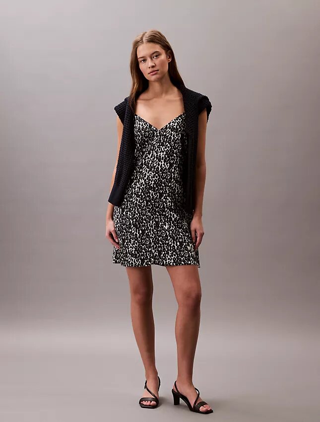 Vestido mini liso de satén estampado Vestido mini liso de satén estampado