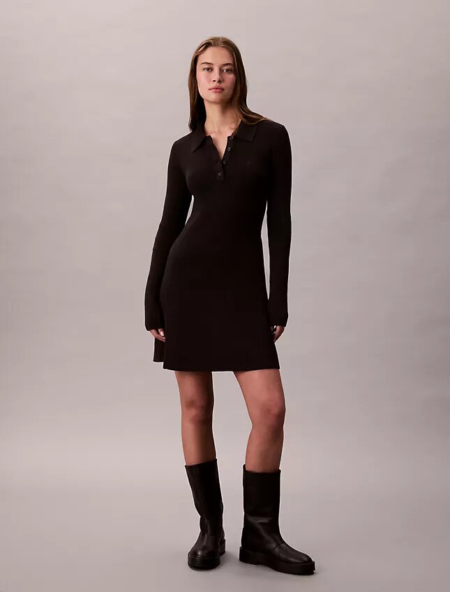Vestido polo de algodón acanalado con cuello en V Vestido polo de algodón acanalado con cuello en V