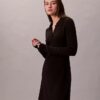 Vestido polo de algodón acanalado con cuello en V Vestido polo de algodón acanalado con cuello en V