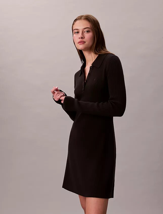 Vestido polo de algodón acanalado con cuello en V Vestido polo de algodón acanalado con cuello en V